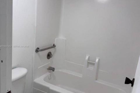 Condominio en venta en Margate, Florida, 2 dormitorios, 106.09 m2 № 1987315 - foto 11