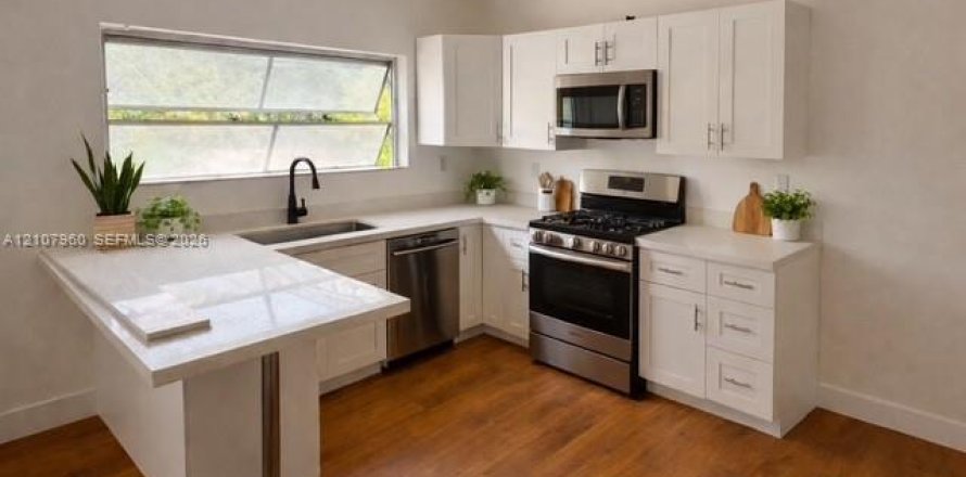 Immobilier commercial à Miami, Floride 238.2 m2 № 2421079