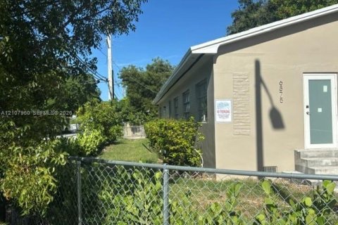 Immobilier commercial à vendre à Miami, Floride: 238.2 m2 № 2421079 - photo 9