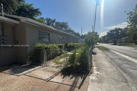 Immobilier commercial à vendre à Miami, Floride: 238.2 m2 № 2421079 - photo 11