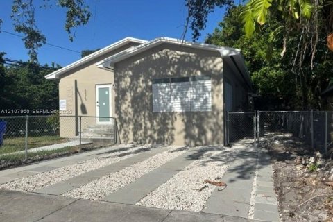 Immobilier commercial à vendre à Miami, Floride: 238.2 m2 № 2421079 - photo 6