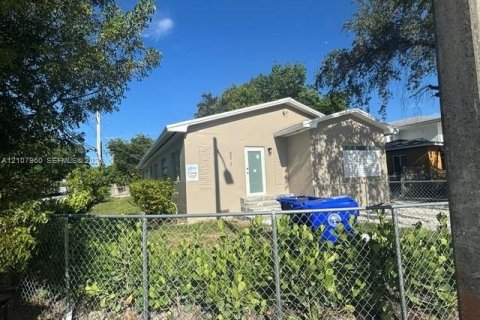 Immobilier commercial à vendre à Miami, Floride: 238.2 m2 № 2421079 - photo 8