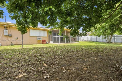 Villa ou maison à vendre à Miami Gardens, Floride: 3 chambres, 125.42 m2 № 2295736 - photo 27
