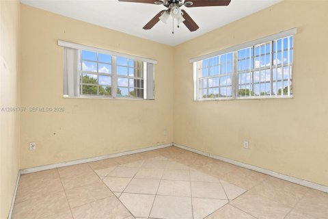 Villa ou maison à vendre à Miami Gardens, Floride: 3 chambres, 125.42 m2 № 2295736 - photo 16