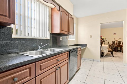 Villa ou maison à vendre à Miami Gardens, Floride: 3 chambres, 125.42 m2 № 2295736 - photo 14