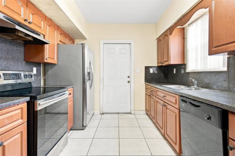 Villa ou maison à vendre à Miami Gardens, Floride: 3 chambres, 125.42 m2 № 2295736 - photo 13