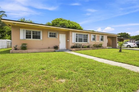 Villa ou maison à vendre à Miami Gardens, Floride: 3 chambres, 125.42 m2 № 2295736 - photo 5