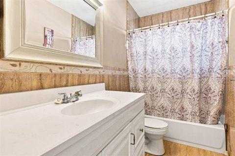 Villa ou maison à vendre à Miami Gardens, Floride: 3 chambres, 125.42 m2 № 2295736 - photo 20
