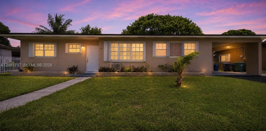 Villa ou maison à Miami Gardens, Floride 3 chambres, 125.42 m2 № 2295736