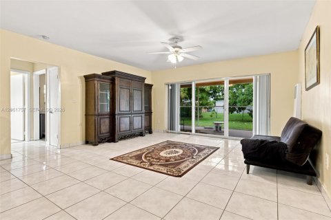 Villa ou maison à vendre à Miami Gardens, Floride: 3 chambres, 125.42 m2 № 2295736 - photo 7
