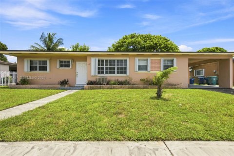 Villa ou maison à vendre à Miami Gardens, Floride: 3 chambres, 125.42 m2 № 2295736 - photo 4