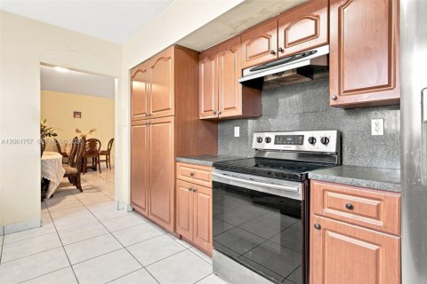 Villa ou maison à vendre à Miami Gardens, Floride: 3 chambres, 125.42 m2 № 2295736 - photo 15