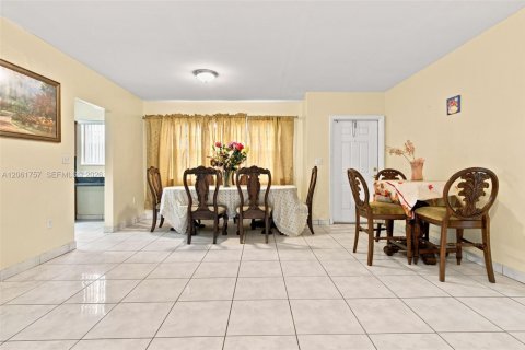 Villa ou maison à vendre à Miami Gardens, Floride: 3 chambres, 125.42 m2 № 2295736 - photo 10