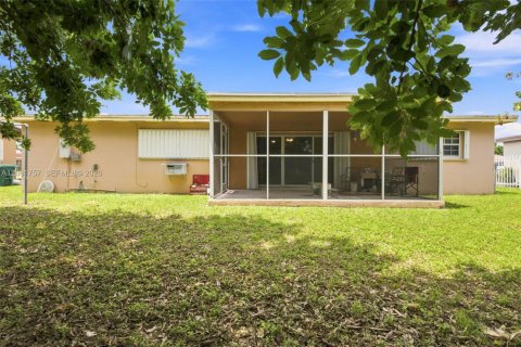 Villa ou maison à vendre à Miami Gardens, Floride: 3 chambres, 125.42 m2 № 2295736 - photo 30