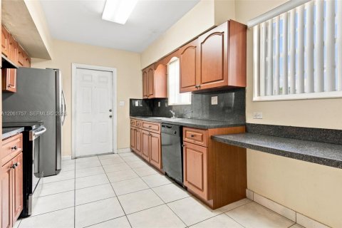 Villa ou maison à vendre à Miami Gardens, Floride: 3 chambres, 125.42 m2 № 2295736 - photo 12