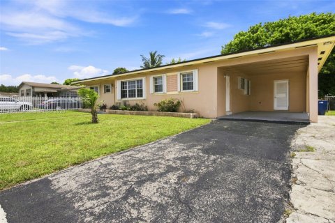 Villa ou maison à vendre à Miami Gardens, Floride: 3 chambres, 125.42 m2 № 2295736 - photo 3