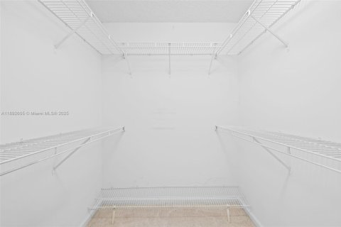 Casa en alquiler en Boynton Beach, Florida, 3 dormitorios, 179.95 m2 № 1953541 - foto 17