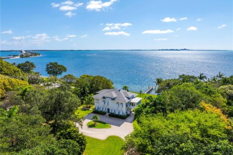 House in Miami, Florida 7 bedrooms, 530.01 sq.m. № 2033154 - photo 6