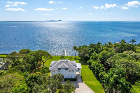 House in Miami, Florida 7 bedrooms, 530.01 sq.m. № 2033154 - photo 10