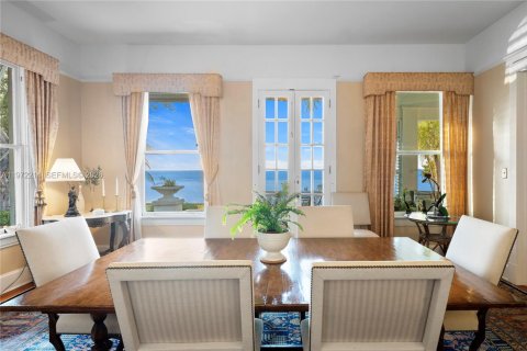 House in Miami, Florida 7 bedrooms, 530.01 sq.m. № 2033154 - photo 20