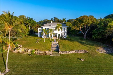 House in Miami, Florida 7 bedrooms, 530.01 sq.m. № 2033154 - photo 23