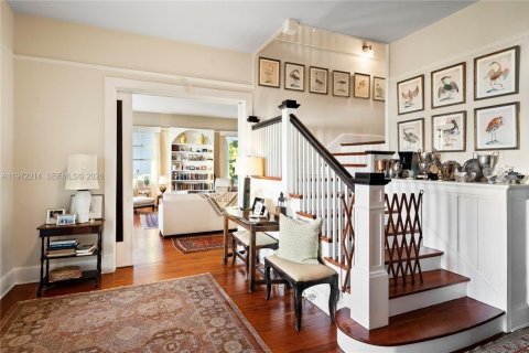 House in Miami, Florida 7 bedrooms, 530.01 sq.m. № 2033154 - photo 17