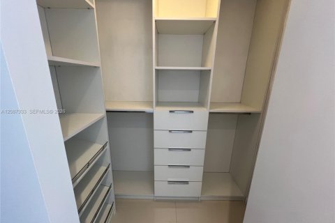 Copropriété à louer à Doral, Floride: 2 chambres, 102.47 m2 № 2362125 - photo 8