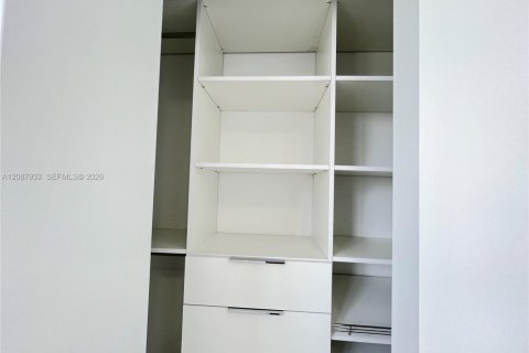Copropriété à louer à Doral, Floride: 2 chambres, 102.47 m2 № 2362125 - photo 13