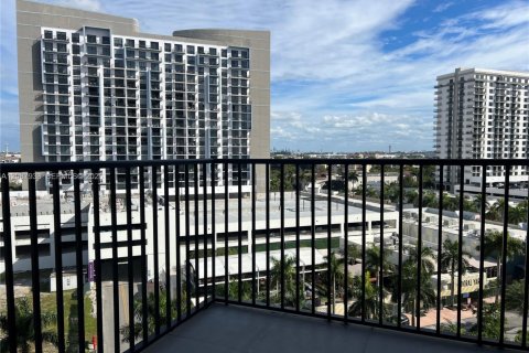 Copropriété à louer à Doral, Floride: 2 chambres, 102.47 m2 № 2362125 - photo 4