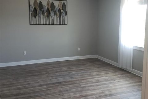 House in Ocala, Florida 2 bedrooms, 196.77 sq.m. № 2203011 - photo 13