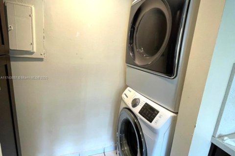 Купить кондоминиум в Майами, Флорида 3 спальни, 120.77м2, № 1958151 - фото 7