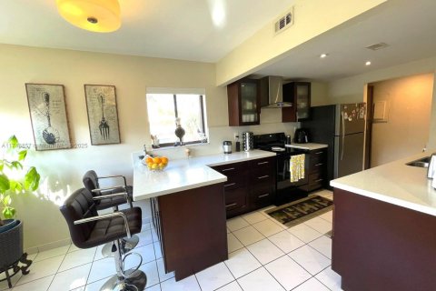 Купить кондоминиум в Майами, Флорида 3 спальни, 120.77м2, № 1958151 - фото 3