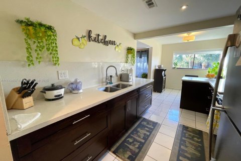 Купить кондоминиум в Майами, Флорида 3 спальни, 120.77м2, № 1958151 - фото 1