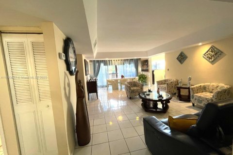 Купить кондоминиум в Майами, Флорида 3 спальни, 120.77м2, № 1958151 - фото 18