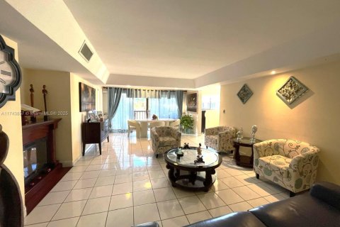 Купить кондоминиум в Майами, Флорида 3 спальни, 120.77м2, № 1958151 - фото 11