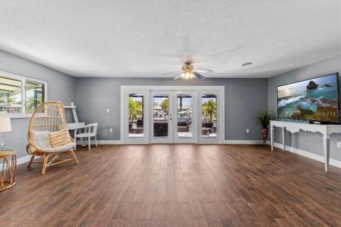 House in New Port Richey, Florida 3 bedrooms, 116.69 sq.m. № 1759877 - photo 9