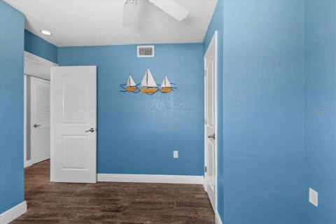 House in New Port Richey, Florida 3 bedrooms, 116.69 sq.m. № 1759877 - photo 22