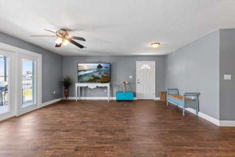 House in New Port Richey, Florida 3 bedrooms, 116.69 sq.m. № 1759877 - photo 6