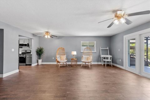 House in New Port Richey, Florida 3 bedrooms, 116.69 sq.m. № 1759877 - photo 8