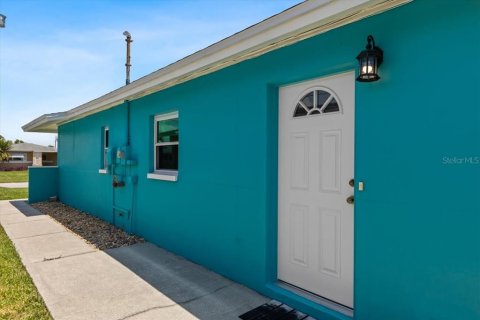 House in New Port Richey, Florida 3 bedrooms, 116.69 sq.m. № 1759877 - photo 2