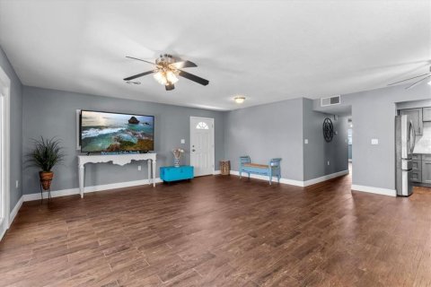 House in New Port Richey, Florida 3 bedrooms, 116.69 sq.m. № 1759877 - photo 5