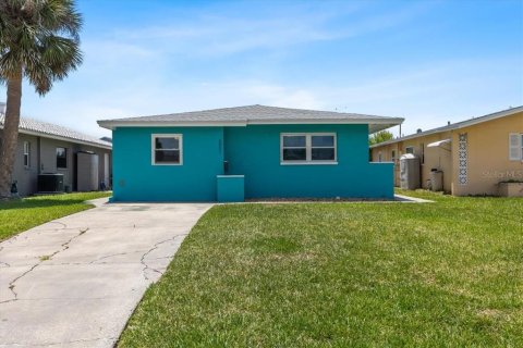 House in New Port Richey, Florida 3 bedrooms, 116.69 sq.m. № 1759877 - photo 1
