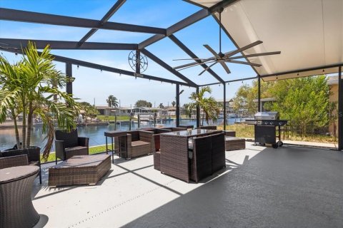 House in New Port Richey, Florida 3 bedrooms, 116.69 sq.m. № 1759877 - photo 27
