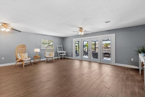 House in New Port Richey, Florida 3 bedrooms, 116.69 sq.m. № 1759877 - photo 10