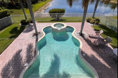 Casa en venta en Royal Palm Beach, Florida, 5 dormitorios № 2002657 - foto 12
