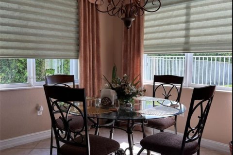 Casa en venta en Royal Palm Beach, Florida, 5 dormitorios № 2002657 - foto 9