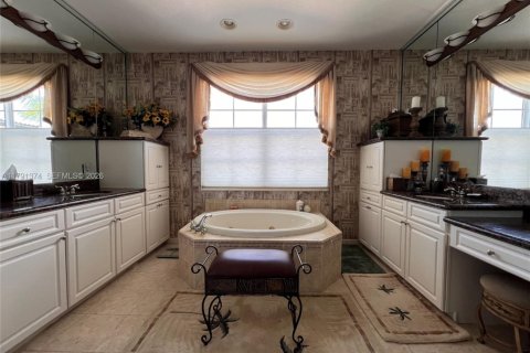 Casa en venta en Royal Palm Beach, Florida, 5 dormitorios № 2002657 - foto 21