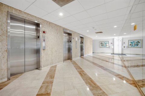 Condominio en venta en Hollywood, Florida, 1 dormitorio, 78.41 m2 № 2003961 - foto 24