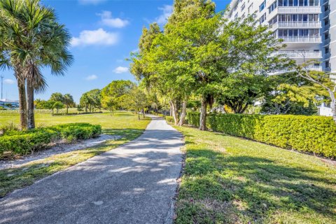 Condominio en venta en Hollywood, Florida, 1 dormitorio, 78.41 m2 № 2003961 - foto 29