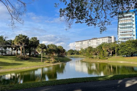 Condominio en venta en Hollywood, Florida, 1 dormitorio, 78.41 m2 № 2003961 - foto 30